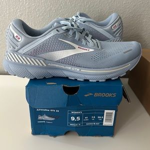 BRAND NEW! Womens Brooks Adrenaline GTS 22 size 9.5